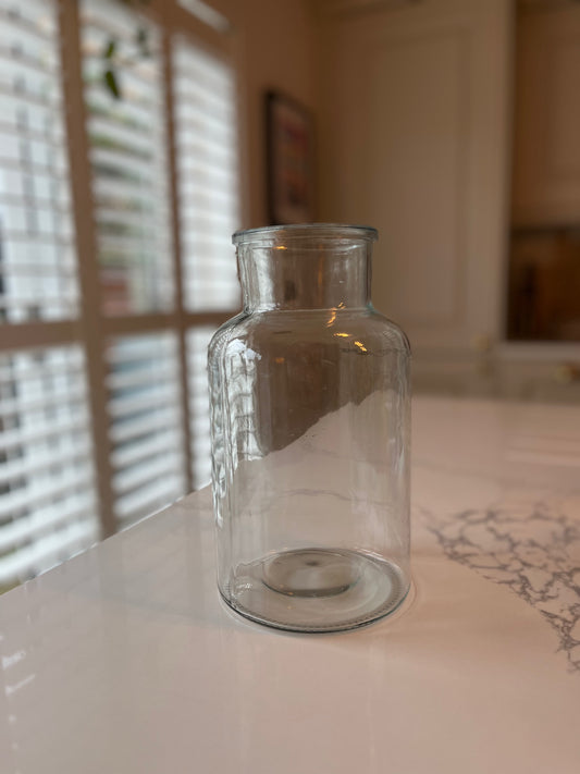Clear glass apothecary vase | Vintage flower arranging