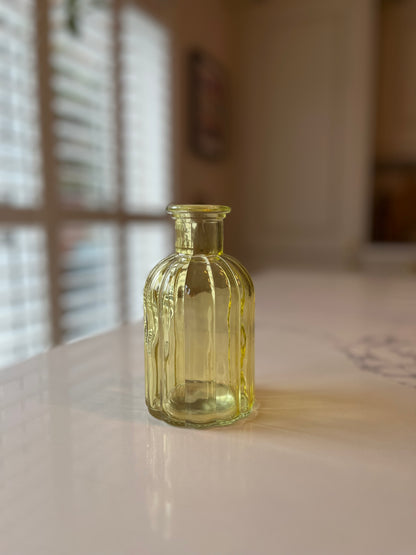 Medium apothecary bud vase | Vintage charm