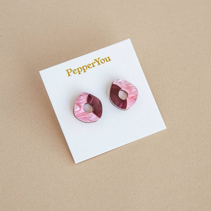 Pink marbled earrings on a 'PepperYou' branded card against a beige background